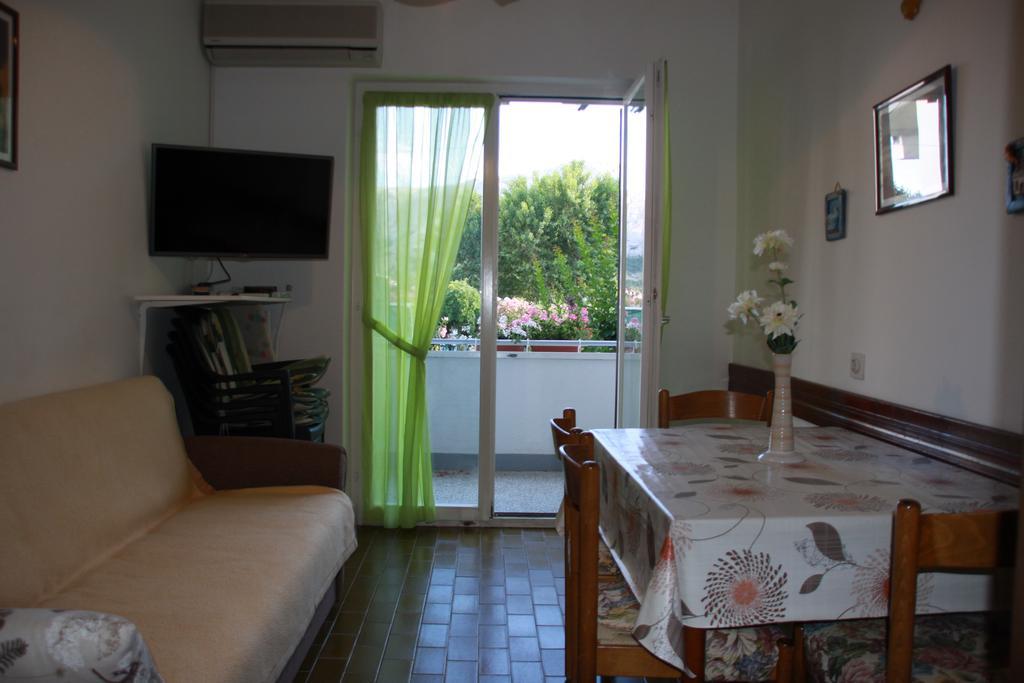 Mediterranean Oasis Apartments Baska  Exterior photo